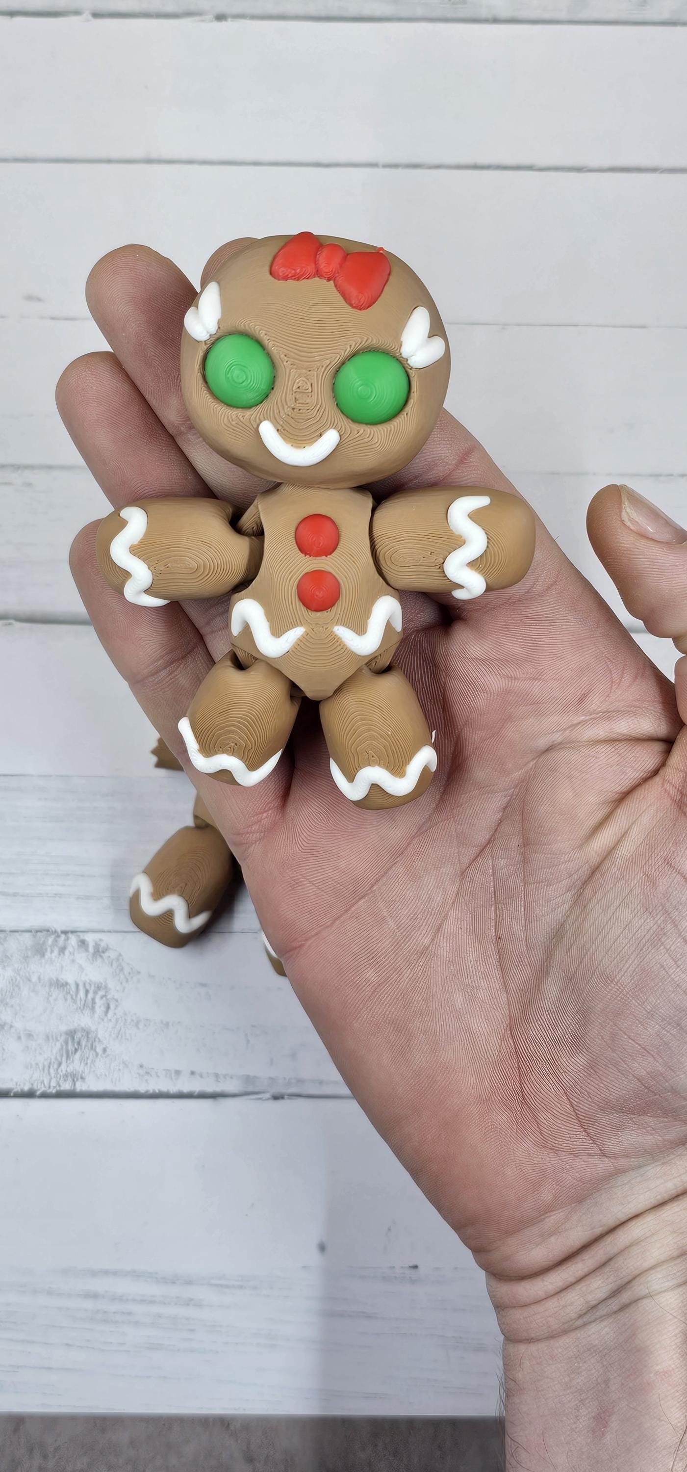 Tiny Gingerbread Pals – Articulated Gingerbread Figures | 3D Printed Christmas Desk Buddy | Holiday Collectible Toy